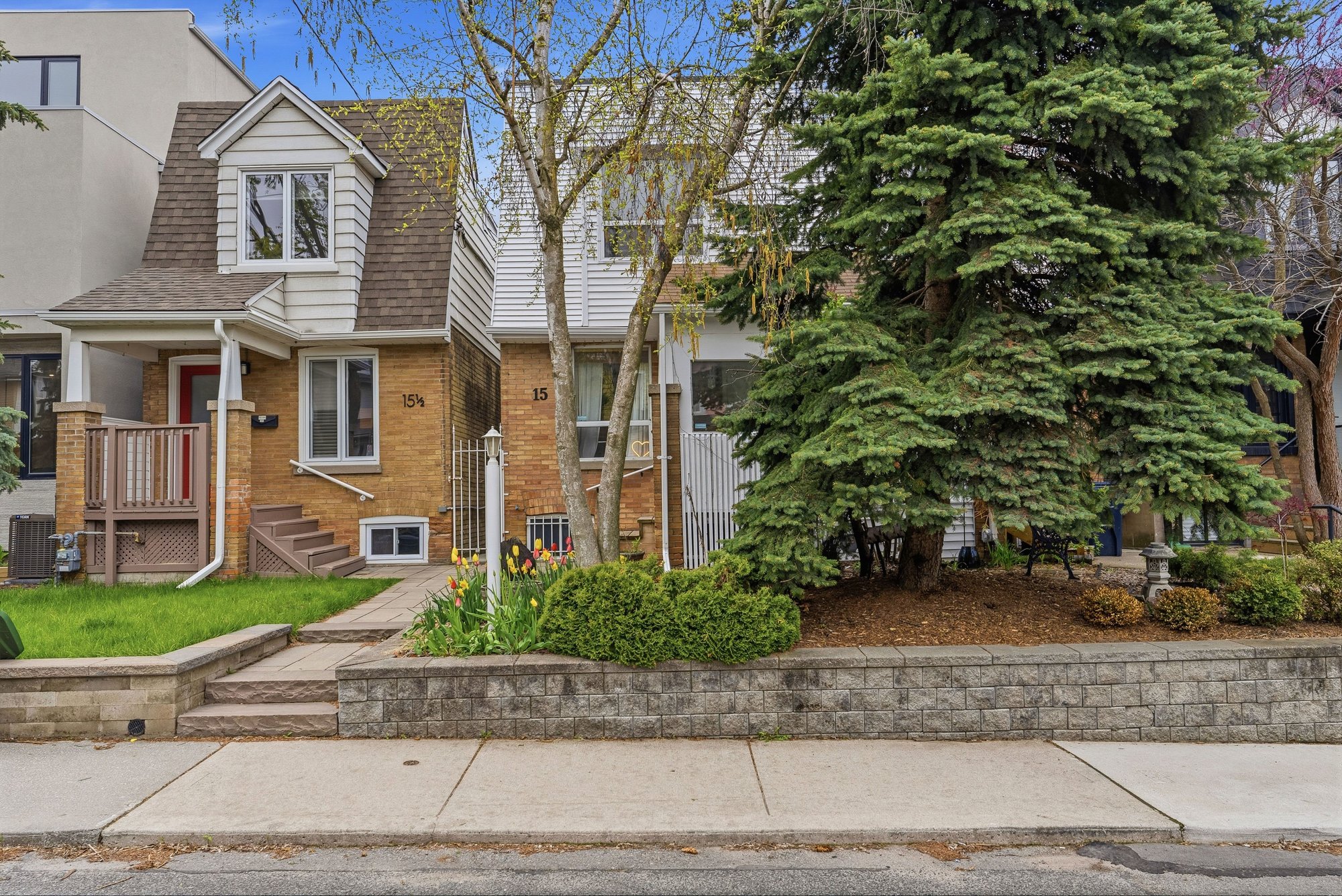 2 Br 2 Ba Semi-Detached House For Rent In South Riverdale, Toronto Located At 15 Myrtle Avenue, Toronto Ontario M4M 2A3