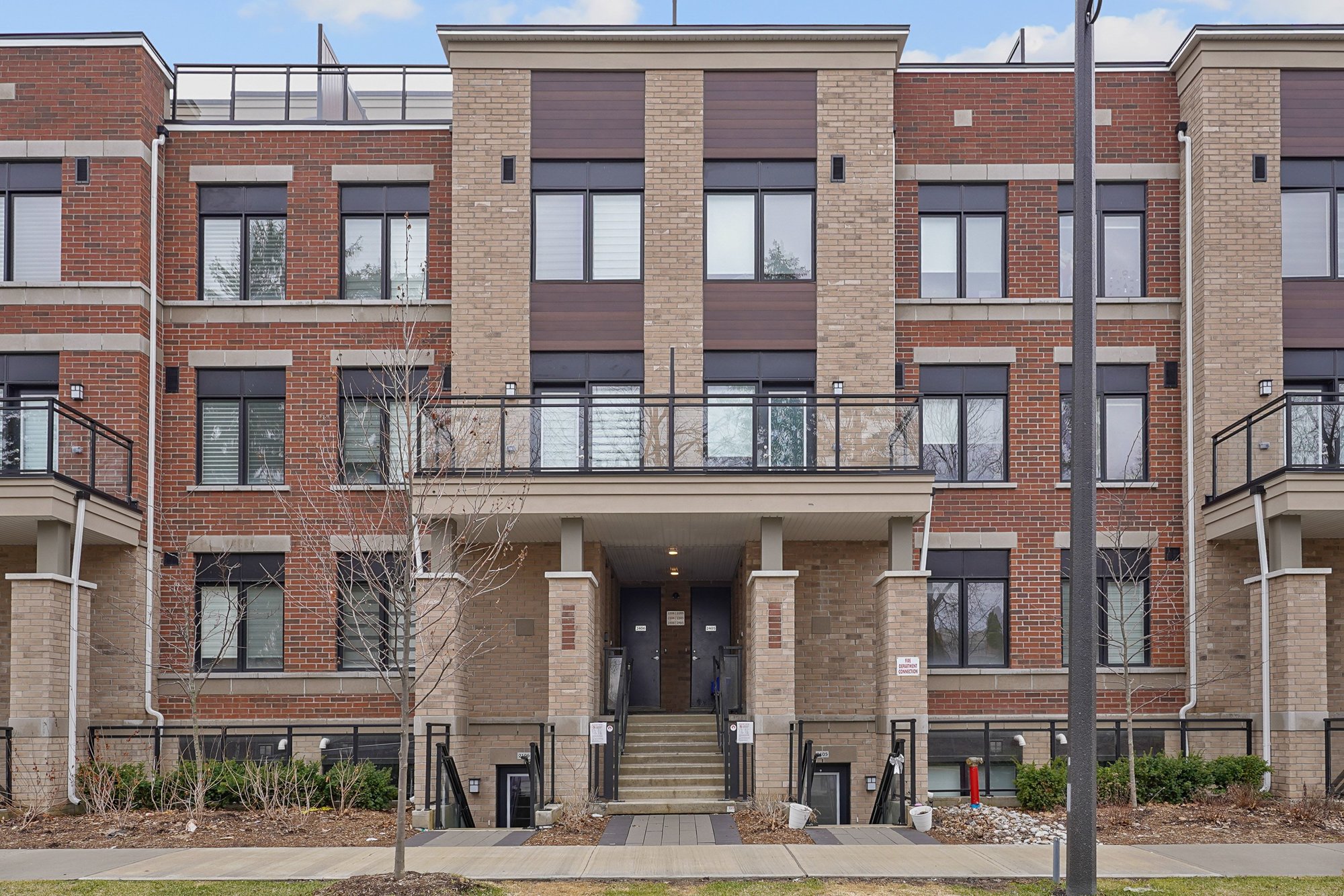 2 Br 2 Ba Condo Townhouse For Rent In Richmond Hill Located At 58 Elizabeth Street South, Richmond Hill Ontario L4C 5W2