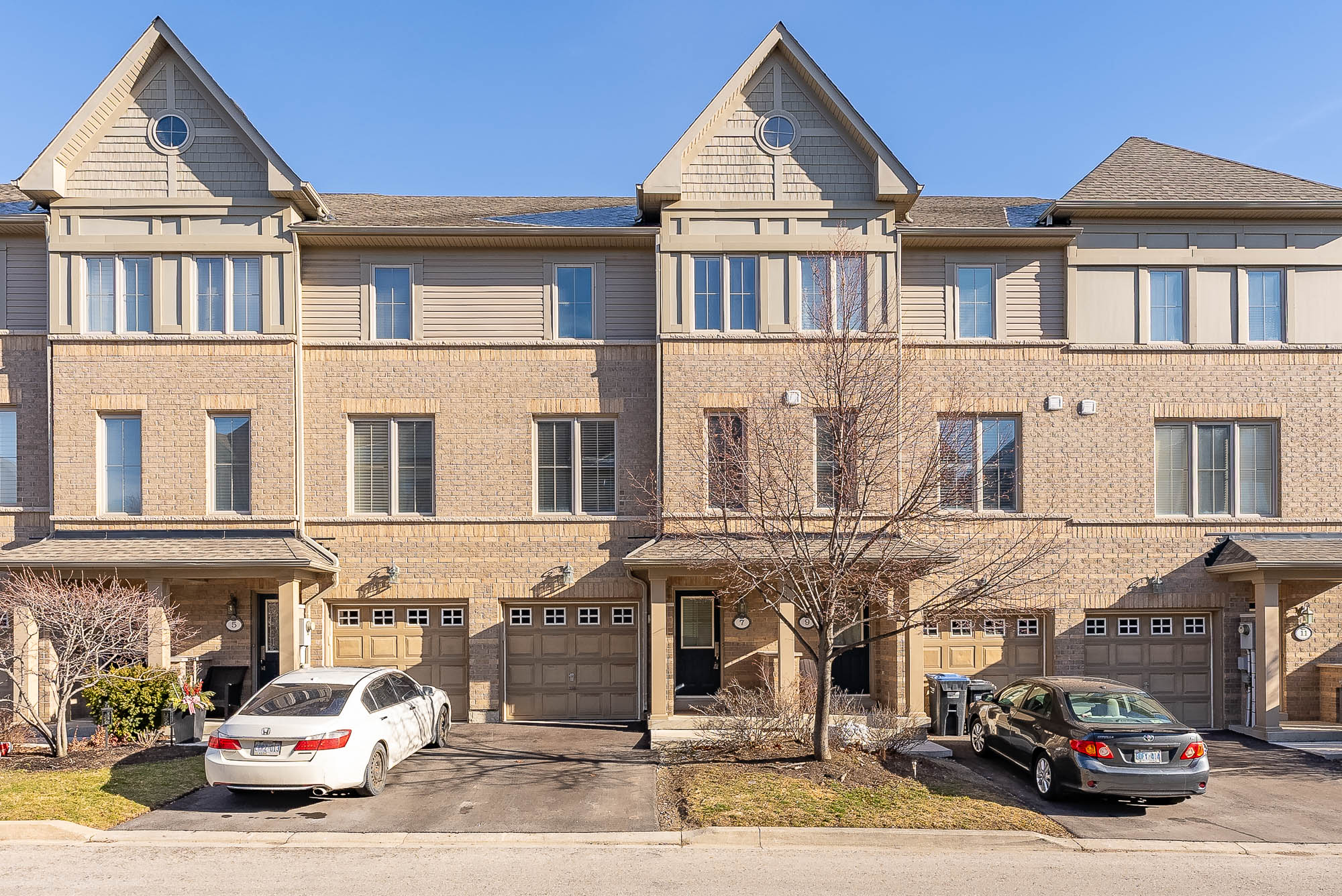 3 Br 2 Ba Townhome For Rent Located At - 7 Cailiff St Brampton ON L6Y 0P9