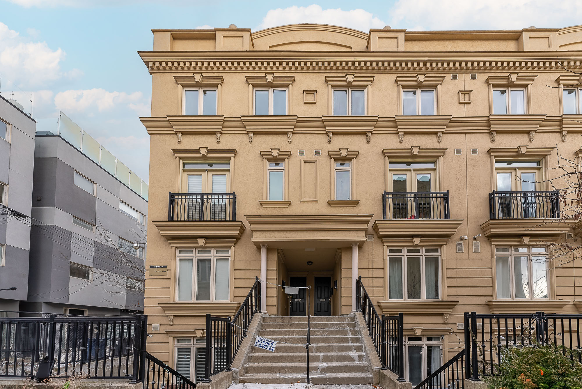 3+1 Br 2 Ba Stacked Condo Townhouse For Rent In Kensington-Chinatown Located At 60 Carr Street, Toronto Ontario M5T 1B7