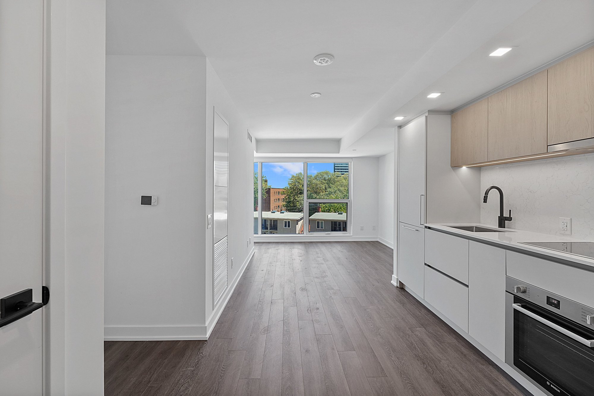 1 Br 1 Ba Condo For Rent In North St. James Town At 609 Sherbourne Street, Toronto Ontario M4X 0A4