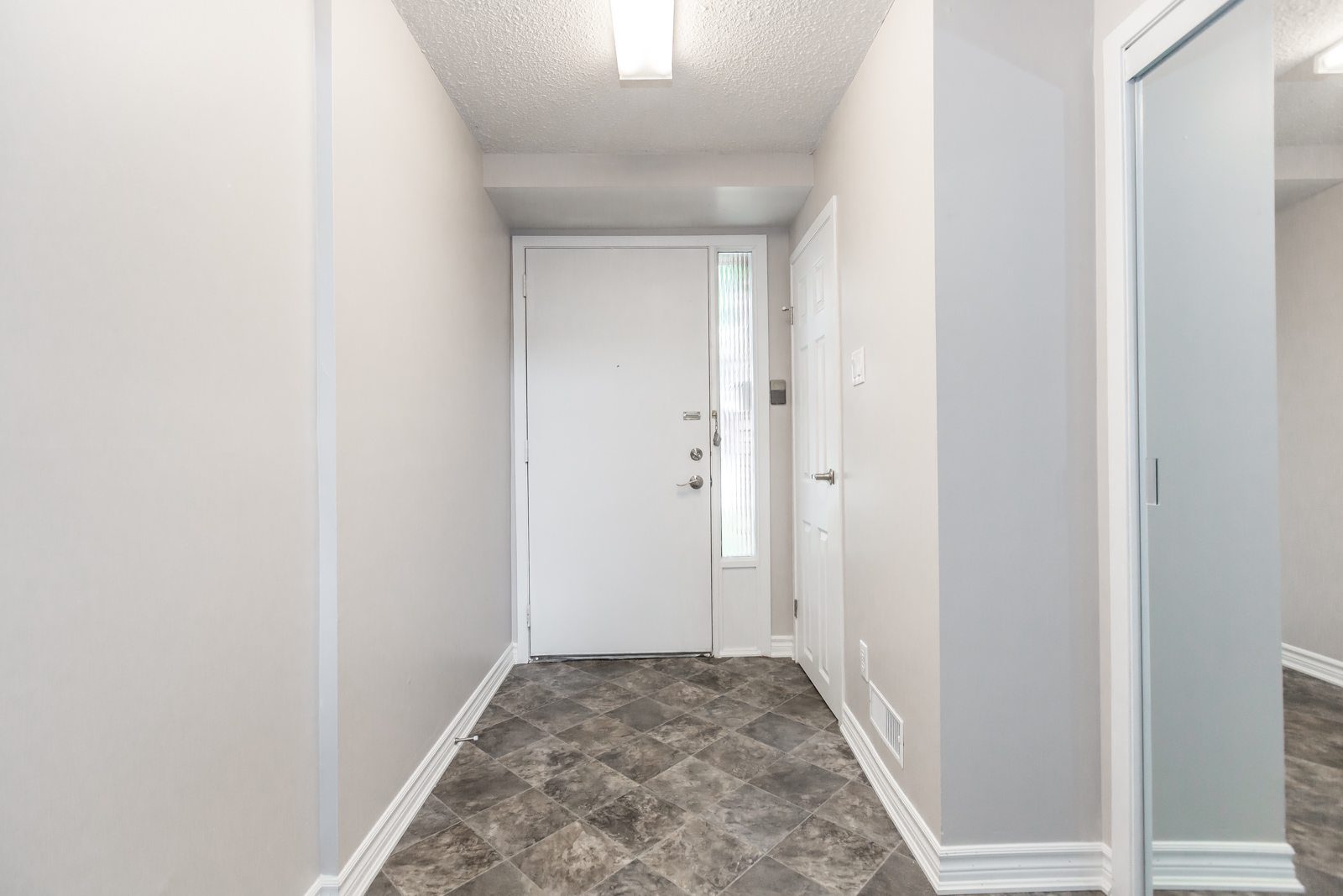 3 Bedroom 1.5 Bathroom Townhouse (Meadowvale)