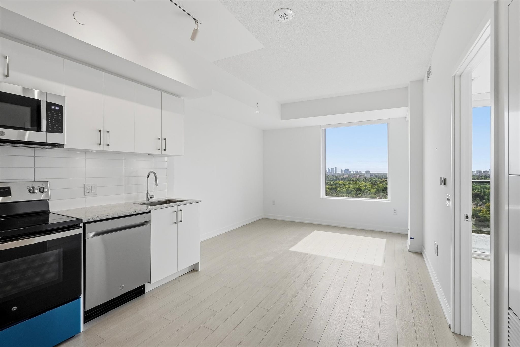 1 Br 1 Ba Condo In Etobicoke For Rent Located At 4010 Eglinton Avenue West, Toronto Ontario M9A 0G5