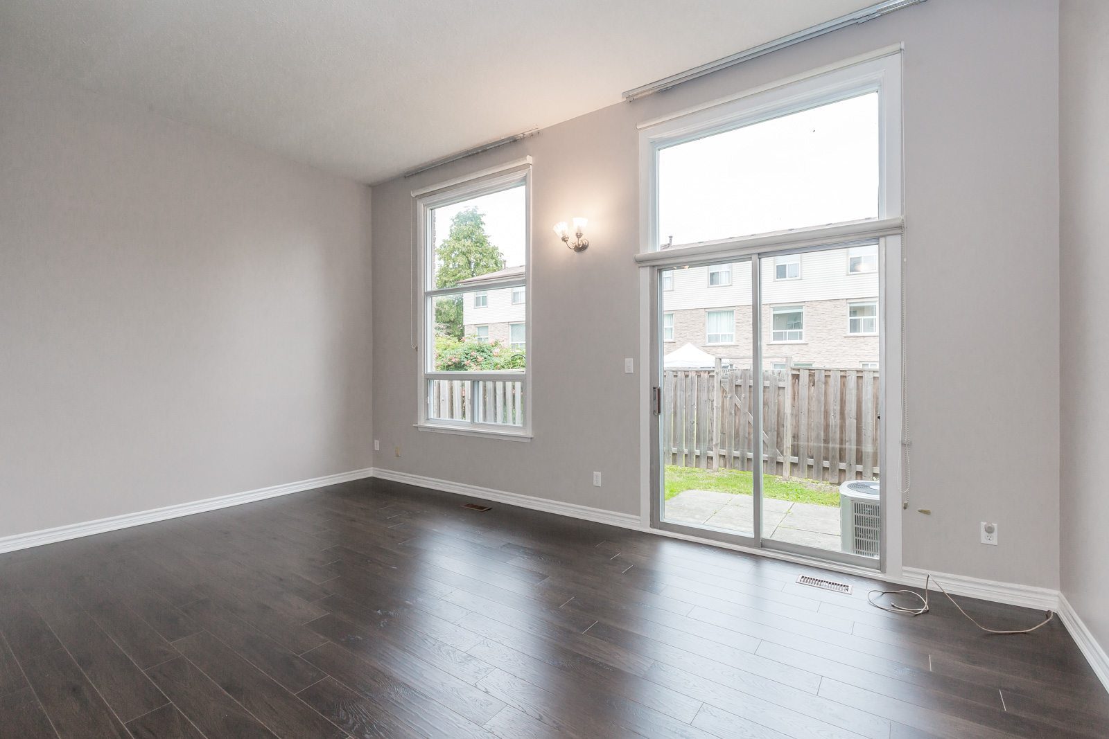 3 Bedroom 1.5 Bathroom Townhouse (Meadowvale)