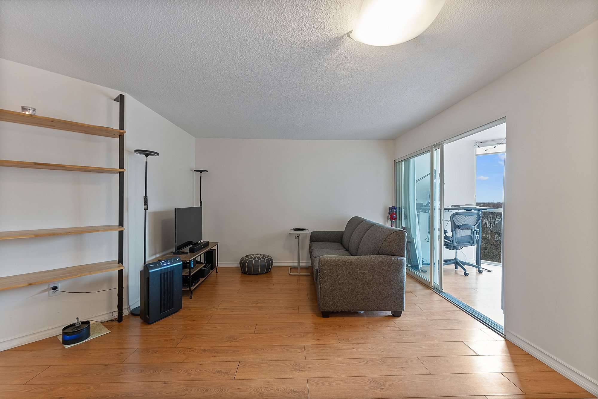 1 Br Plus Den 1 Ba Condo For Rent Located At 705 King Street West, Toronto Ontario M5V 2W8