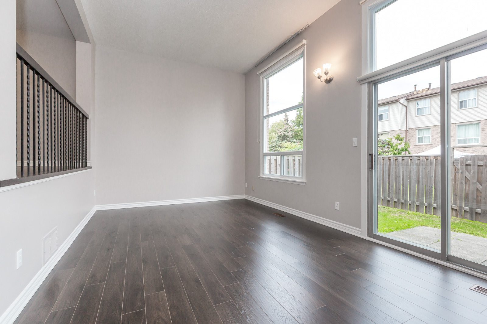 3 Bedroom 1.5 Bathroom Townhouse (Meadowvale)