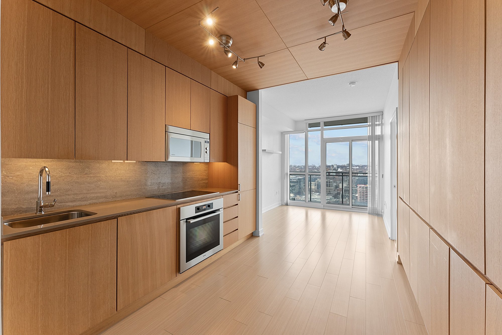 1 Br Plus Den 1 Ba Condo For Rent In Waterfront Communities Located At 15 Iceboat Terrace, Toronto Ontario M5V 4A5