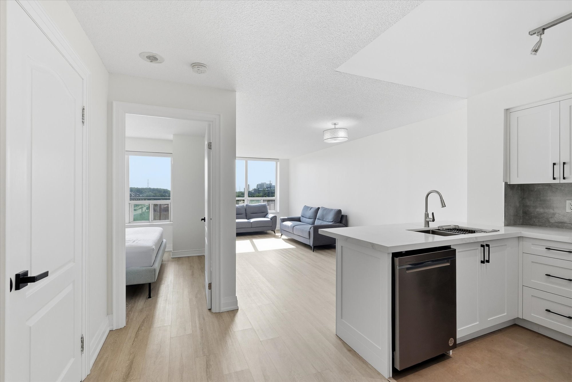 1 Br 1 Ba Condo For Rent In Markham, Located At 48 Suncrest Boulevard, Markham Ontario L3T 7Y5