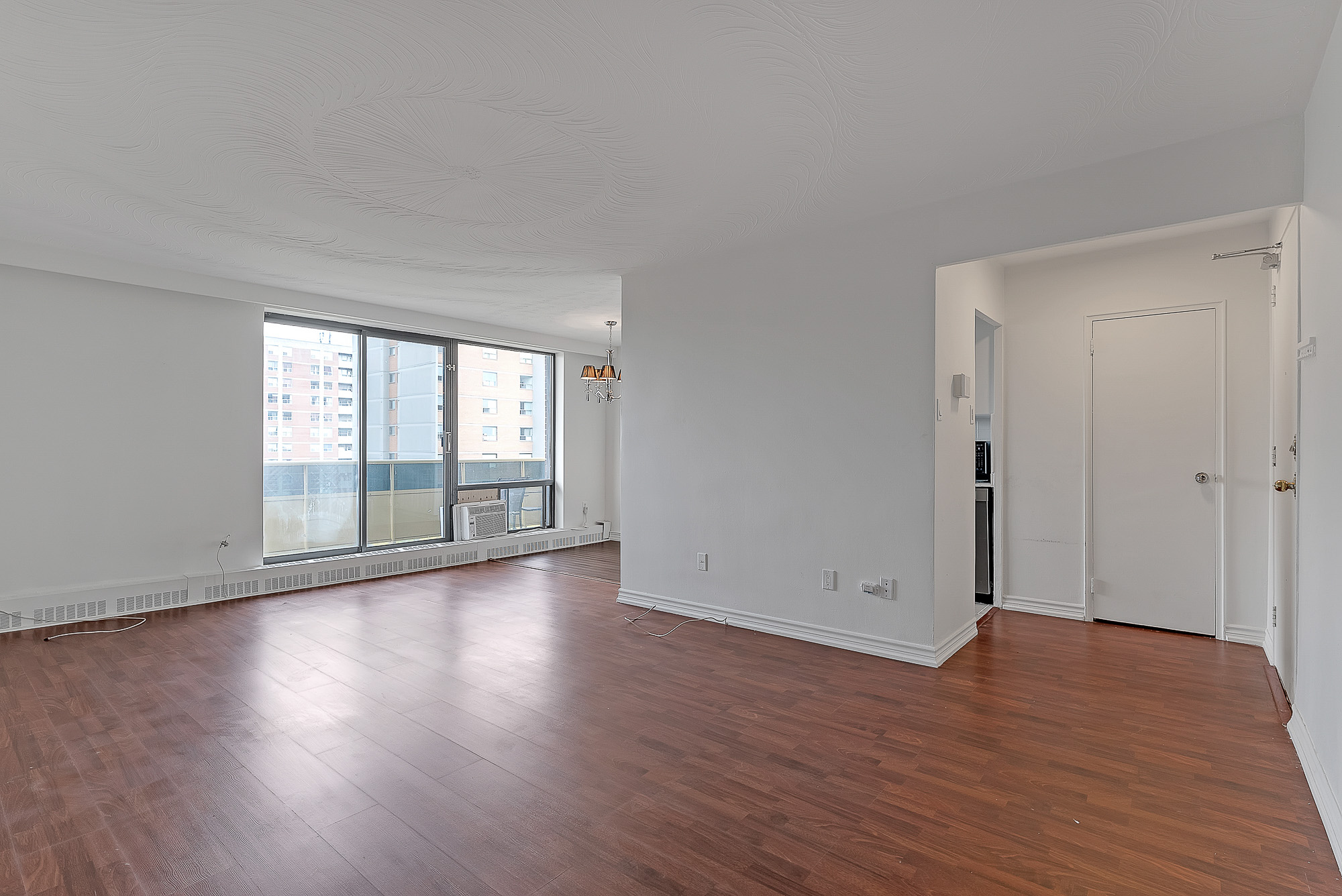 2 Br 1 Ba Condo For Rent In Eglinton East, Scarborough Located At 921 Midland Avenue, Toronto Ontario M1K 4G2