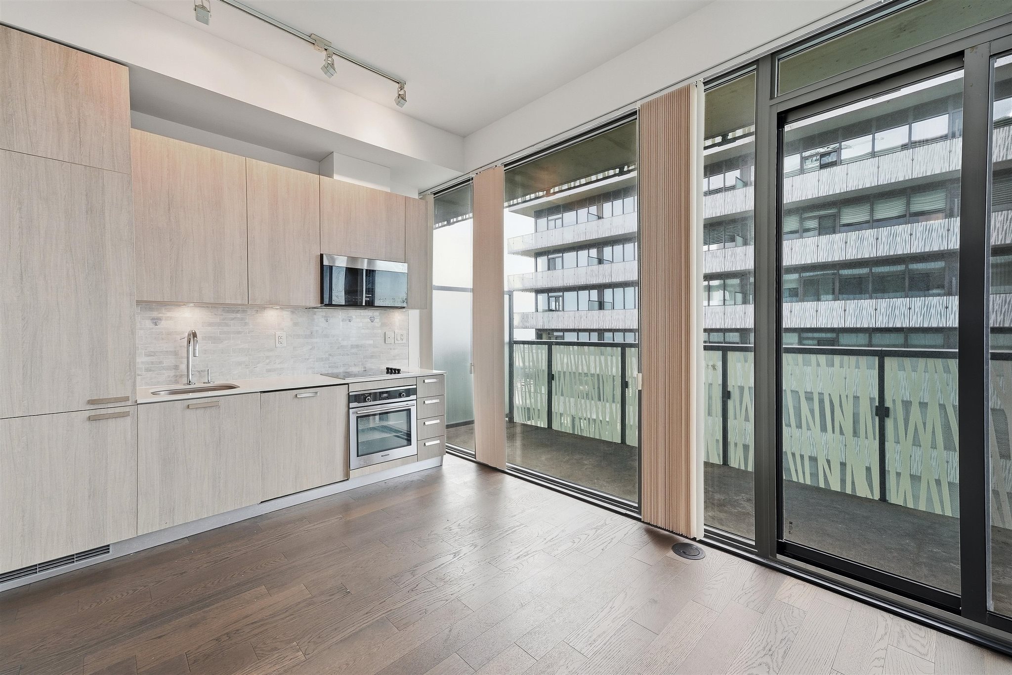 1 Br 1 Ba Condo For Rent In Church-Yonge Corridor Located At 32 Henderson Drive, Aurora Ontario L4G 3L2