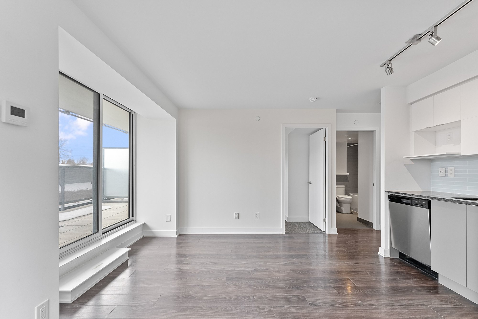 1 Br 1 Ba Condo For Rent In Yorkdale-Glen Park Located At 160 Flemington Road, Toronto, Ontario M6A 0A9