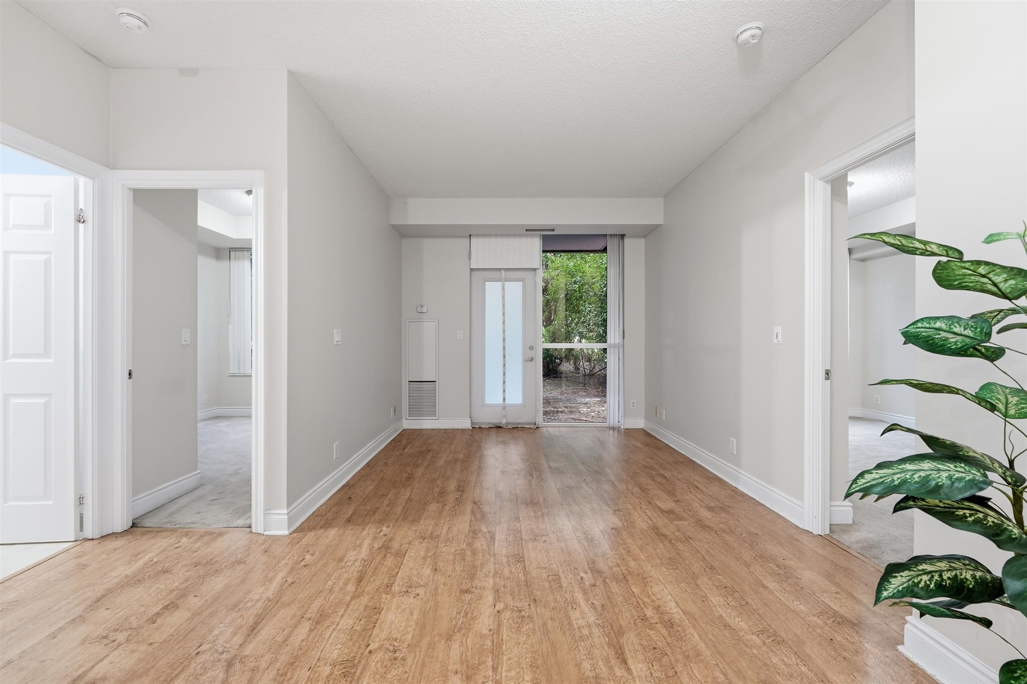 2+1 Br 2 Ba Condo For Rent In Markham (Unionville) Located At 33 Cox Boulevard, Markham Ontario L3R 8A6