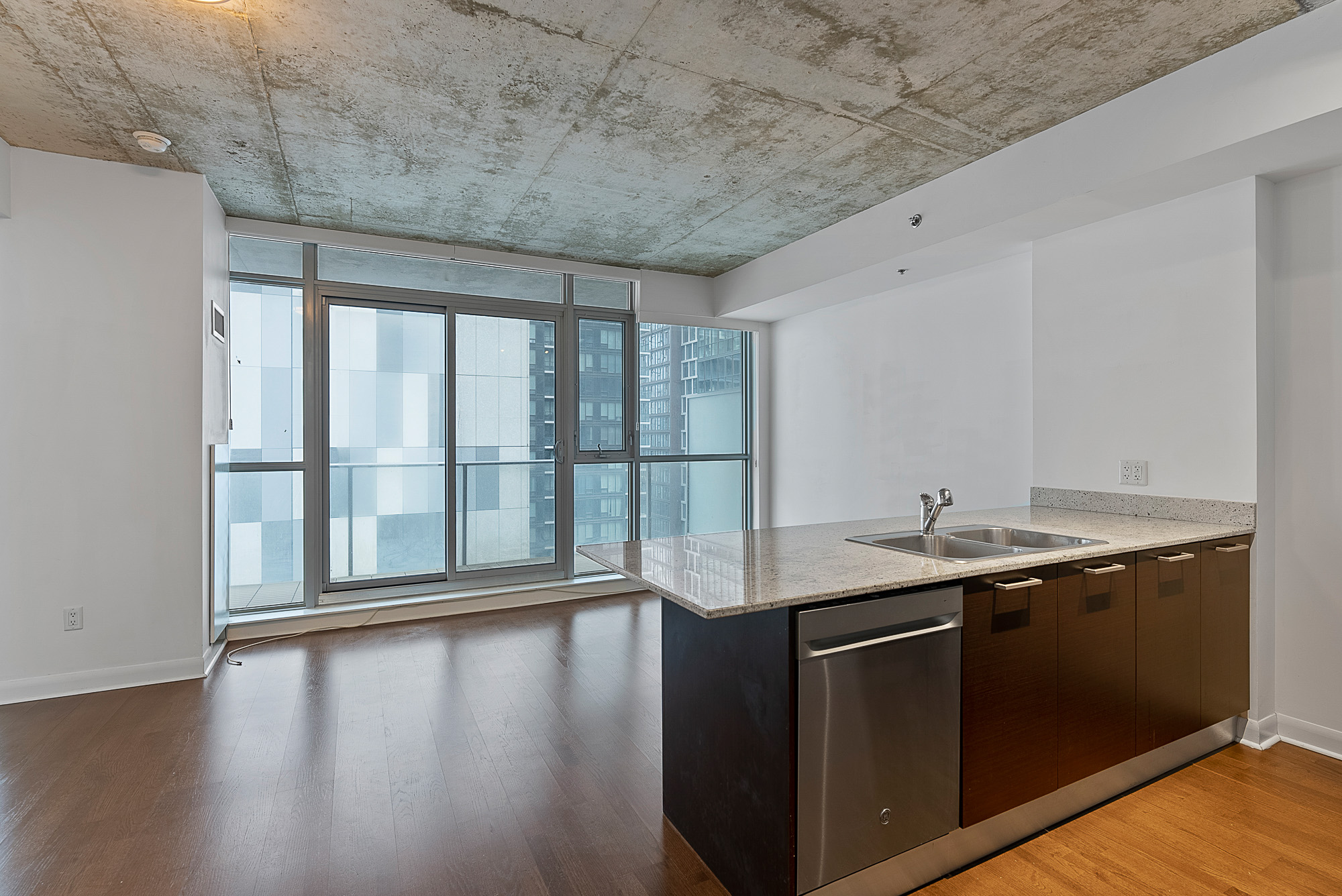 1 Br Plus Den 1 Ba Condo For Rent In Waterfront Communities, Located At 375 King Street West, Toronto Ontario M5V 1K5