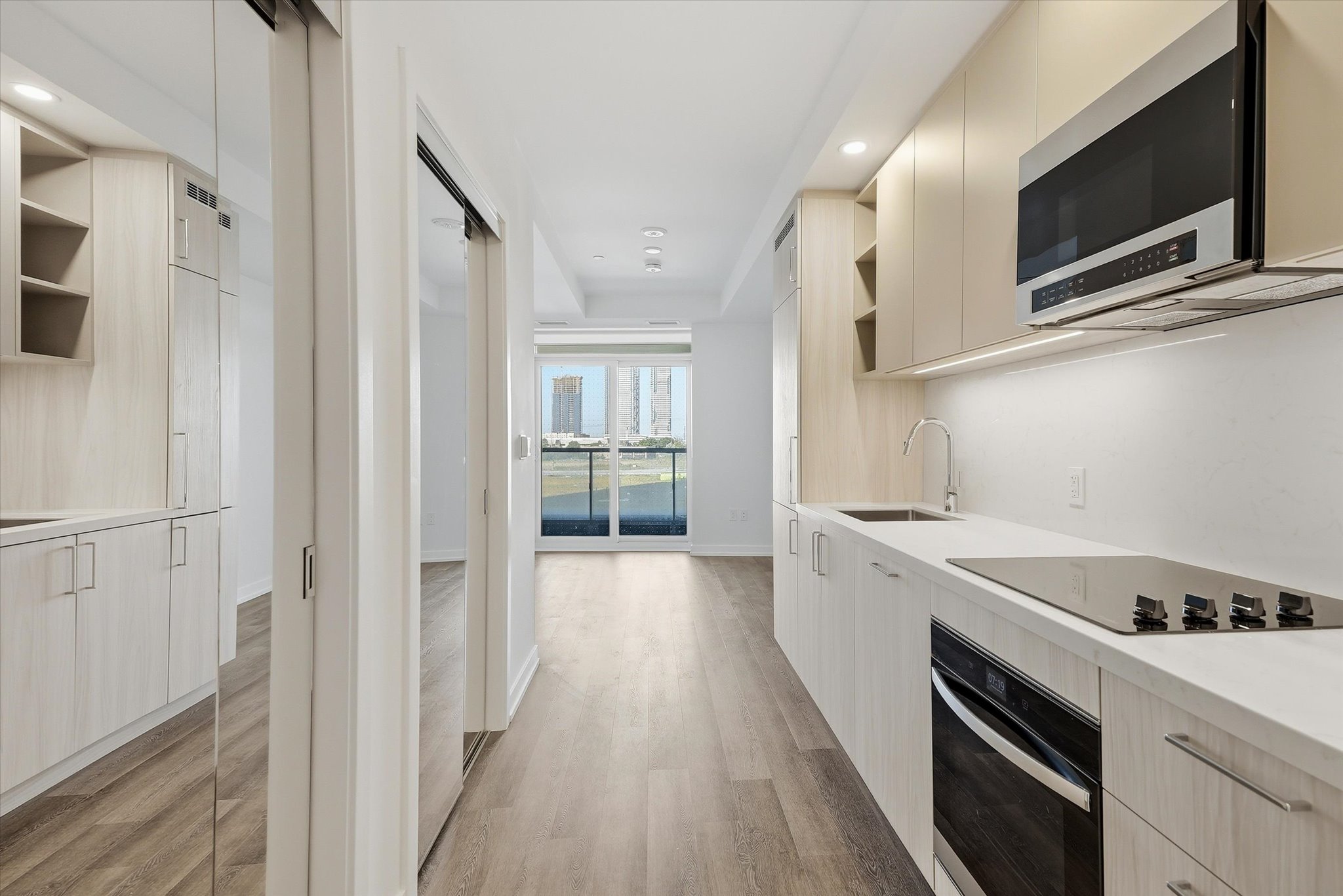 Bachelor / Studio Condo With One Bathroom For Rent In Vaughan Located At 5 Meadowdale Road, Vaughan Ontario L4K 0C7