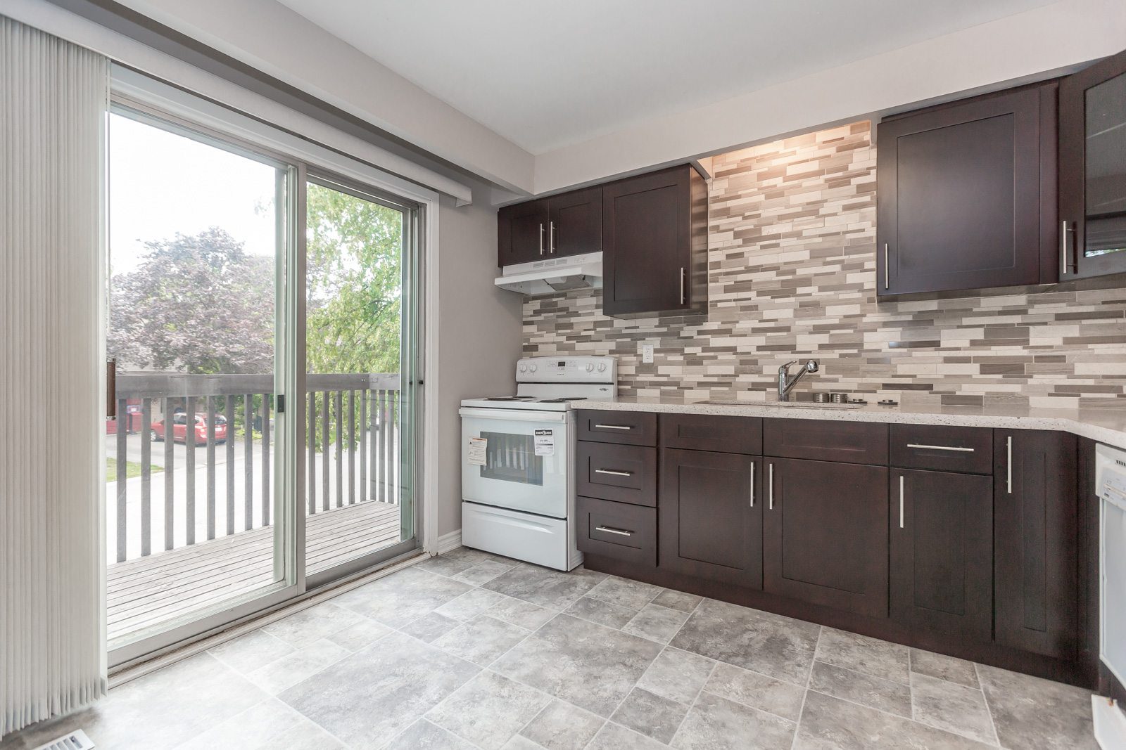 3 Bedroom 1.5 Bathroom Townhouse (Meadowvale)