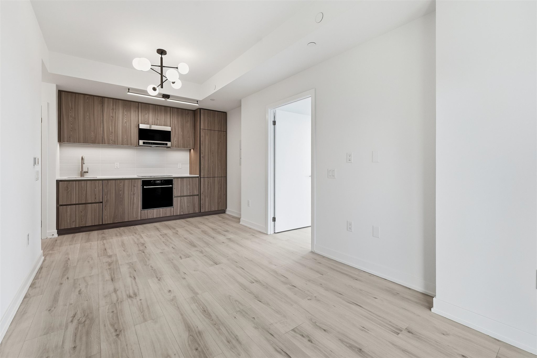 2 Br 2 Ba Condo For Rent In Mount Pleasant West Located At 110 Broadway Avenue, Toronto Ontario M4P 1V7