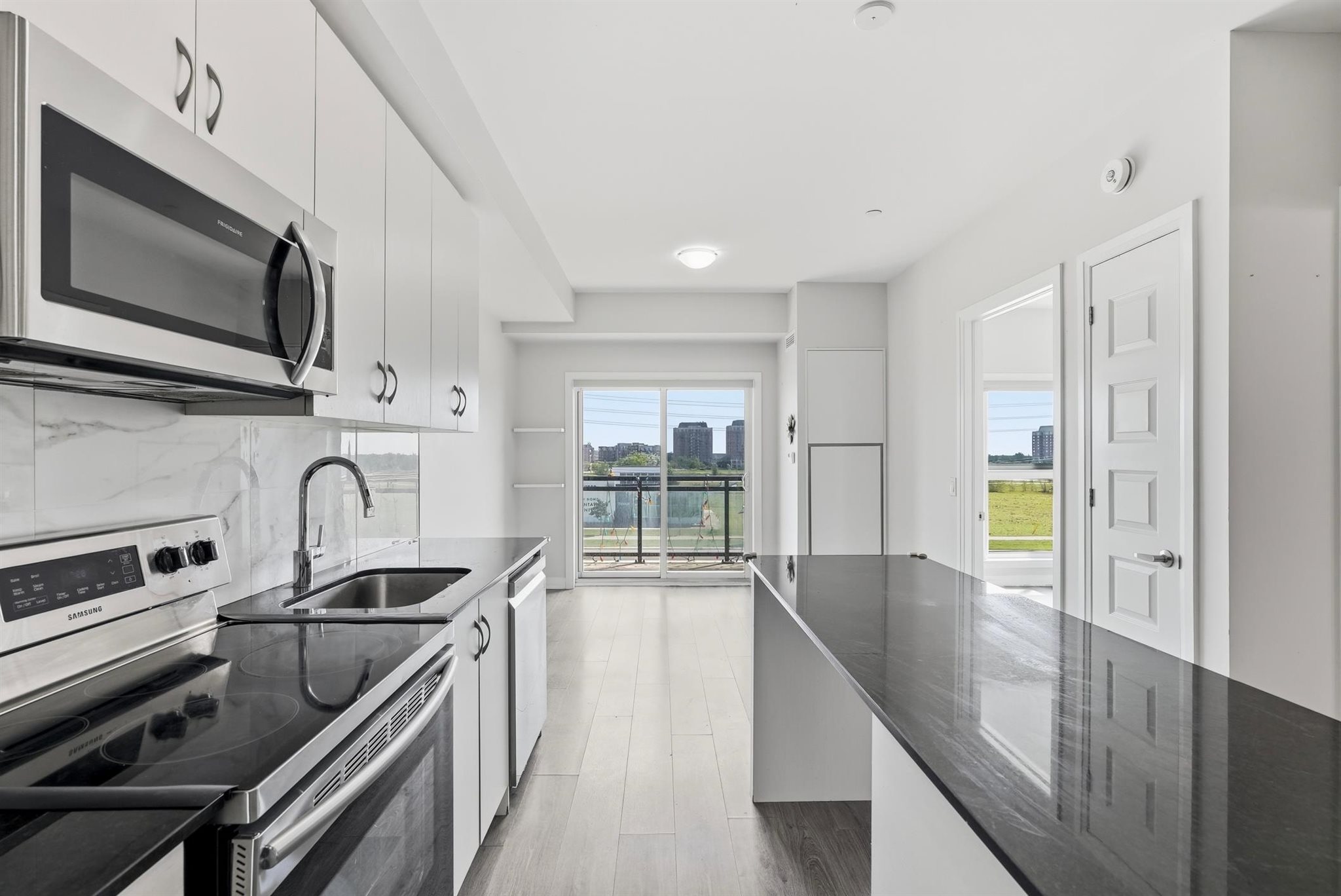 1 Br Plus Den 1 Ba Condo For Rent In Oakville Located At 128 Grovewood Common, Oakville Halton, Ontario L6H 0X3