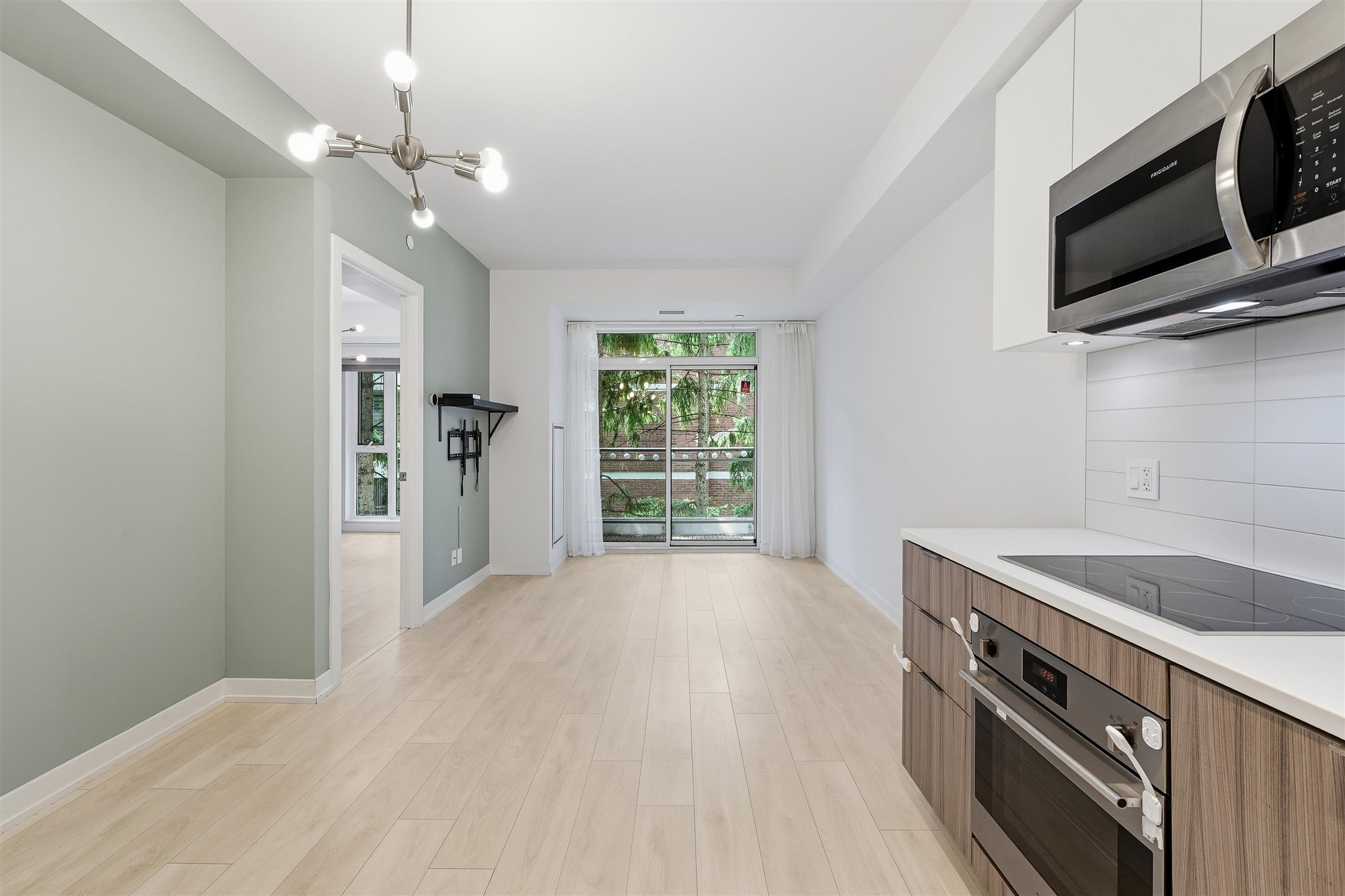 2 Br 2 Ba Condo For Rent In Casa Loma Located At 223 St. Clair Avenue West, Toronto Ontario M4V 0A5