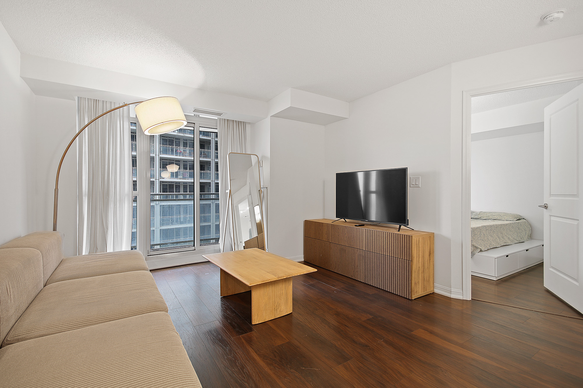 1 Br 1 Ba Condo For Rent In Waterfront Communities Located At 35 Bastion Street, Toronto Ontario M5V 0C2