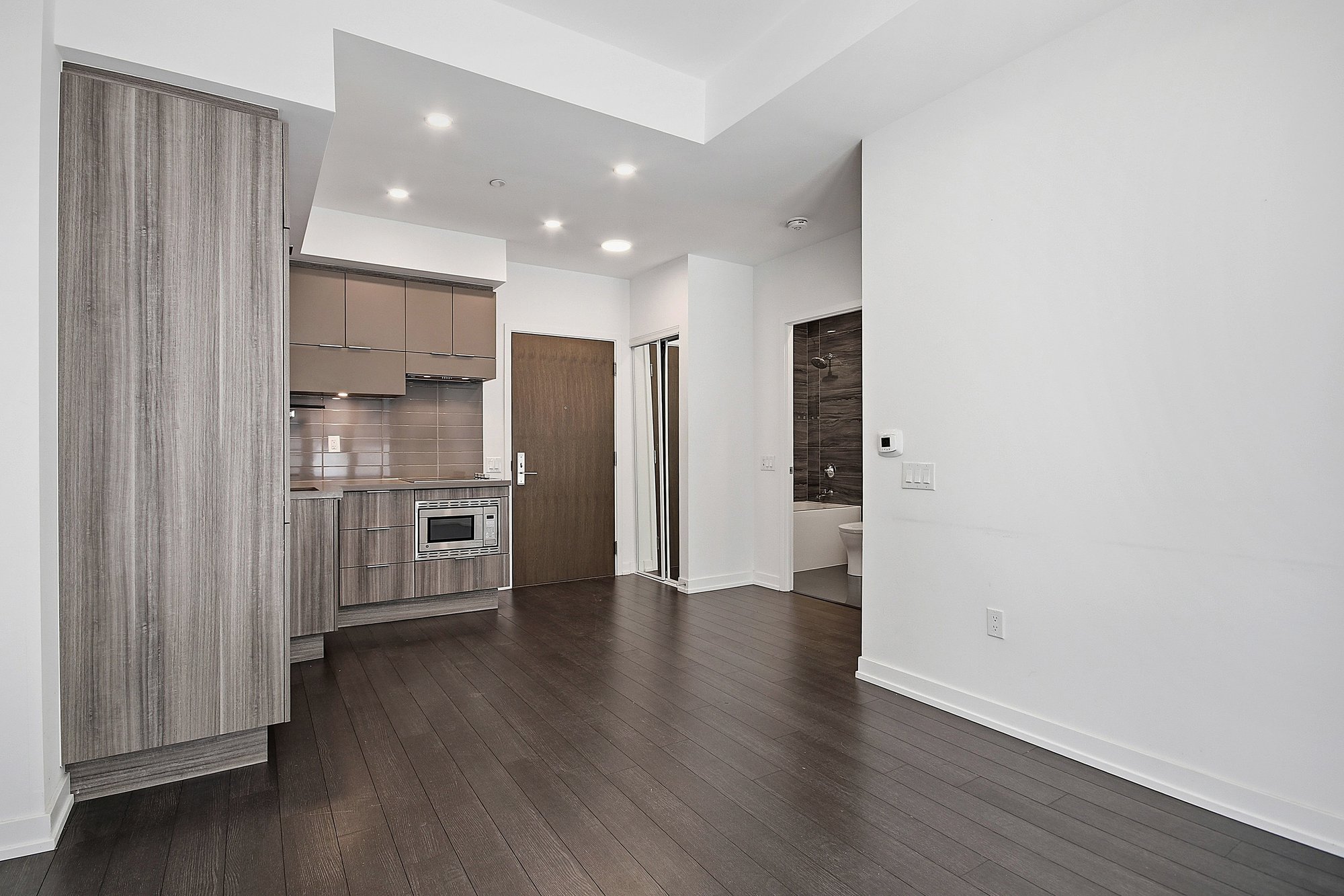 2 Br 2 Ba Condo For Rent In Mount Pleasant West Located At 39 Roehampton Avenue, Toronto Ontario M4P 0G1