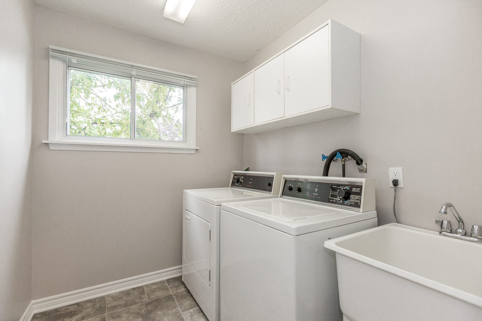 3 Bedroom 1.5 Bathroom Townhouse (Meadowvale)
