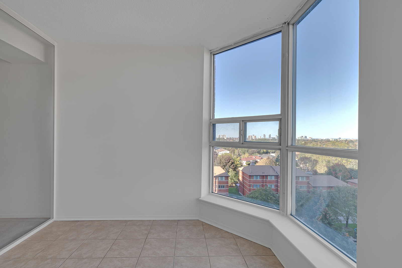 2+1 Br 2 Ba Condo For Rent In Eglington East Located At 2460 Eglinton Avenue East, Toronto Ontario M1K 5J7