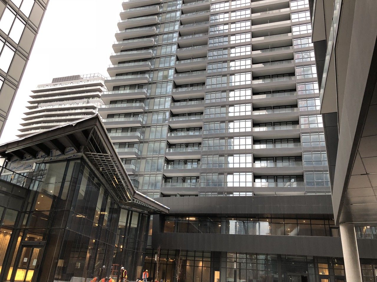 2 Bed, 2 Bath Condo- Bathurst/Gardiner