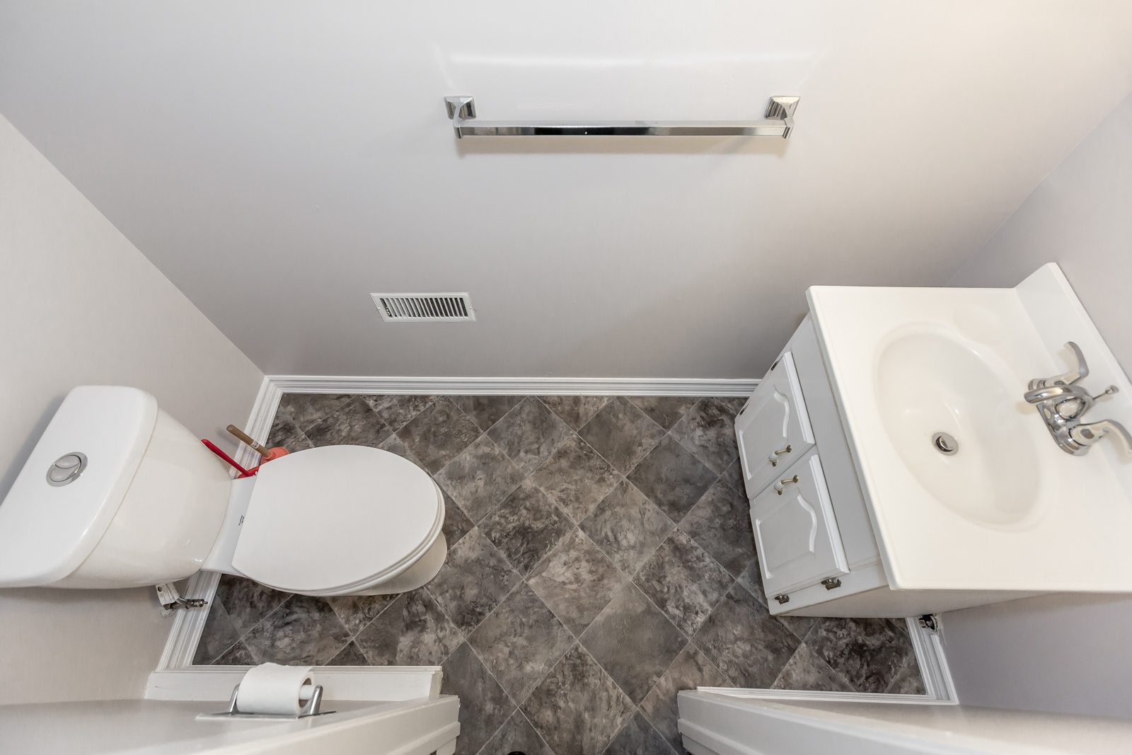 3 Bedroom 1.5 Bathroom Townhouse (Meadowvale)