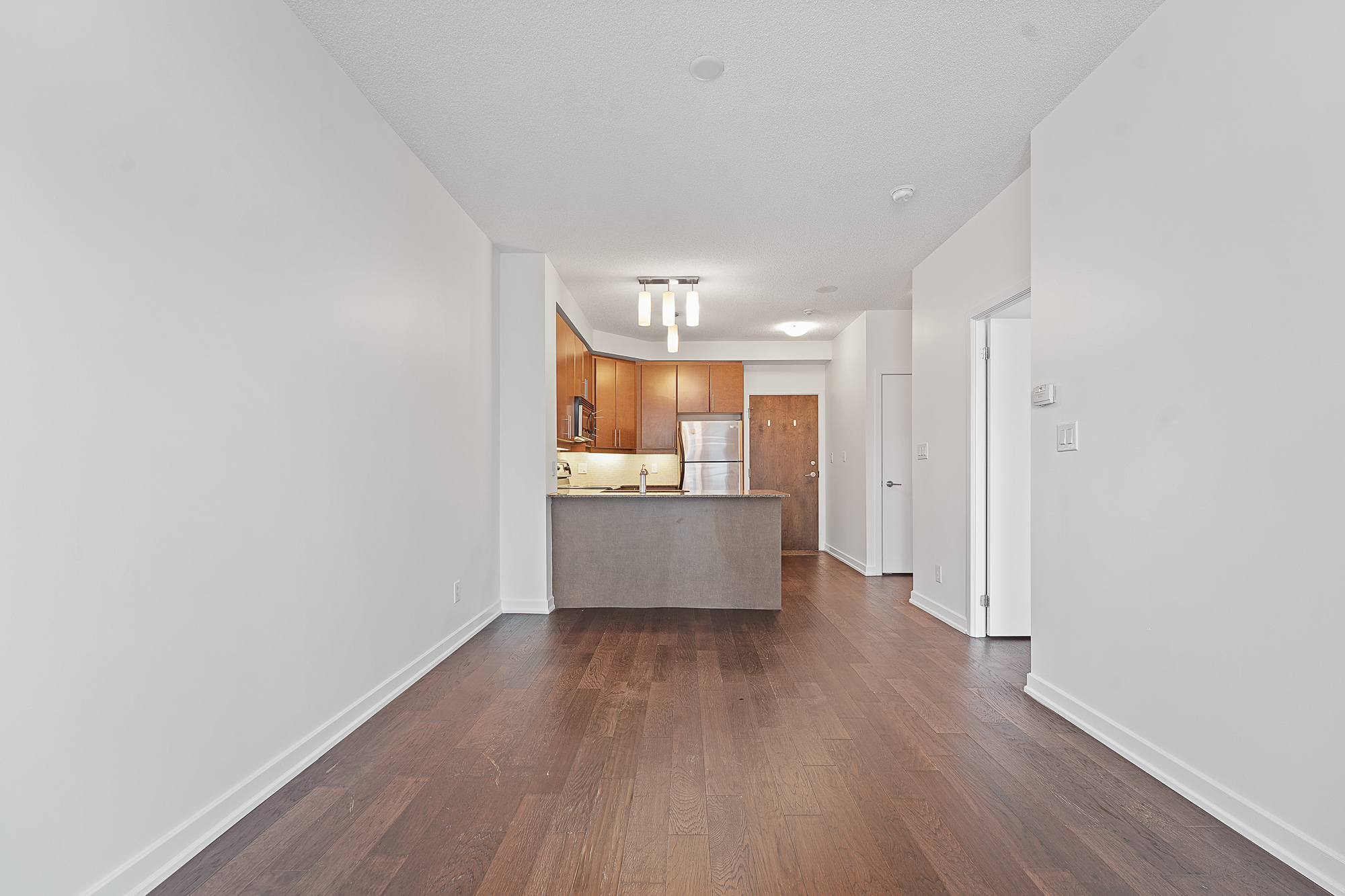 1 Br 1 Ba Condo For Rent Located At 18 Harbour Street Toronto, ON M5J 2Z6