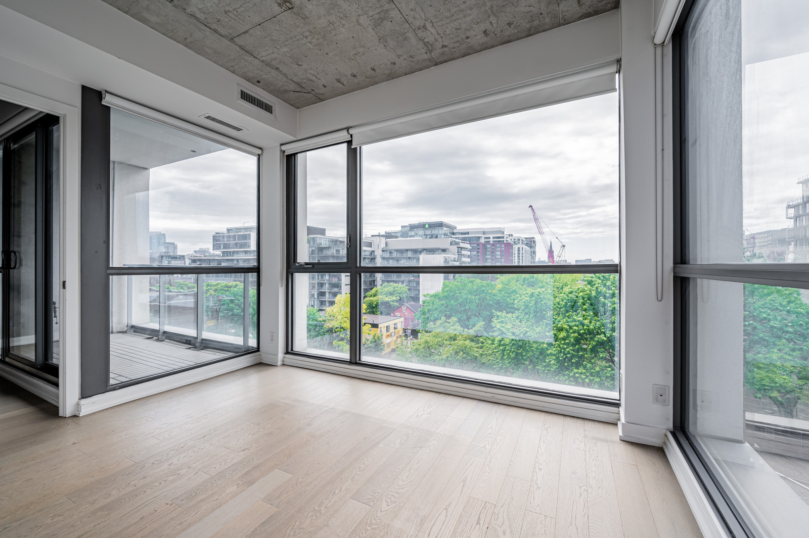 2 Br 1 Ba Condo For Rent In Waterfront Communities Located At 39 Brant Street, Toronto Ontario M5V 0M8