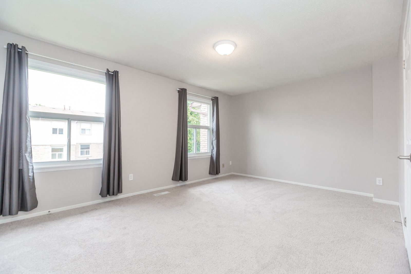 3 Bedroom 1.5 Bathroom Townhouse (Meadowvale)