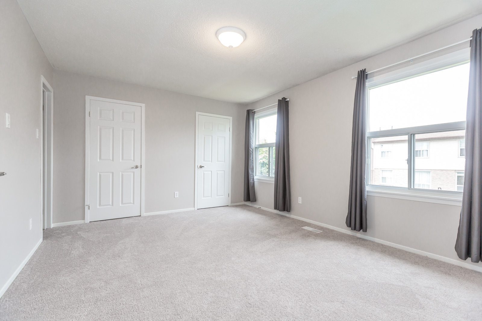 3 Bedroom 1.5 Bathroom Townhouse (Meadowvale)