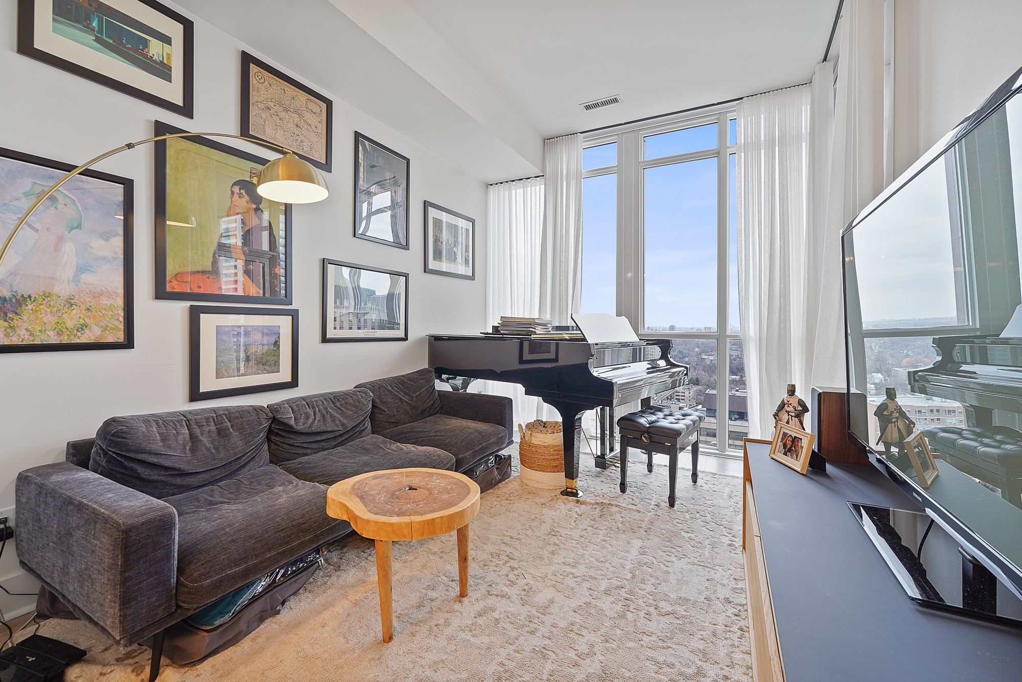 2 Br 2 Ba Condo For Rent Located At 32 Davenport Road, Toronto Ontario M5R 0B5