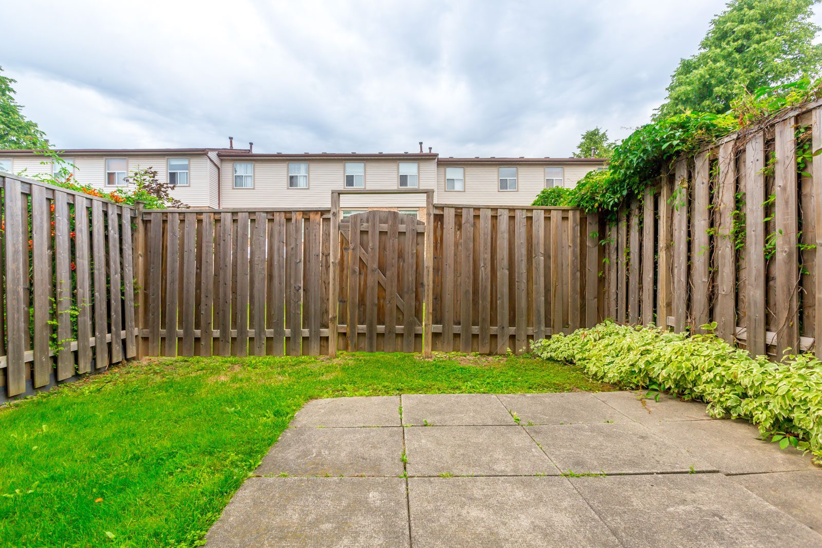 3 Bedroom 1.5 Bathroom Townhouse (Meadowvale)