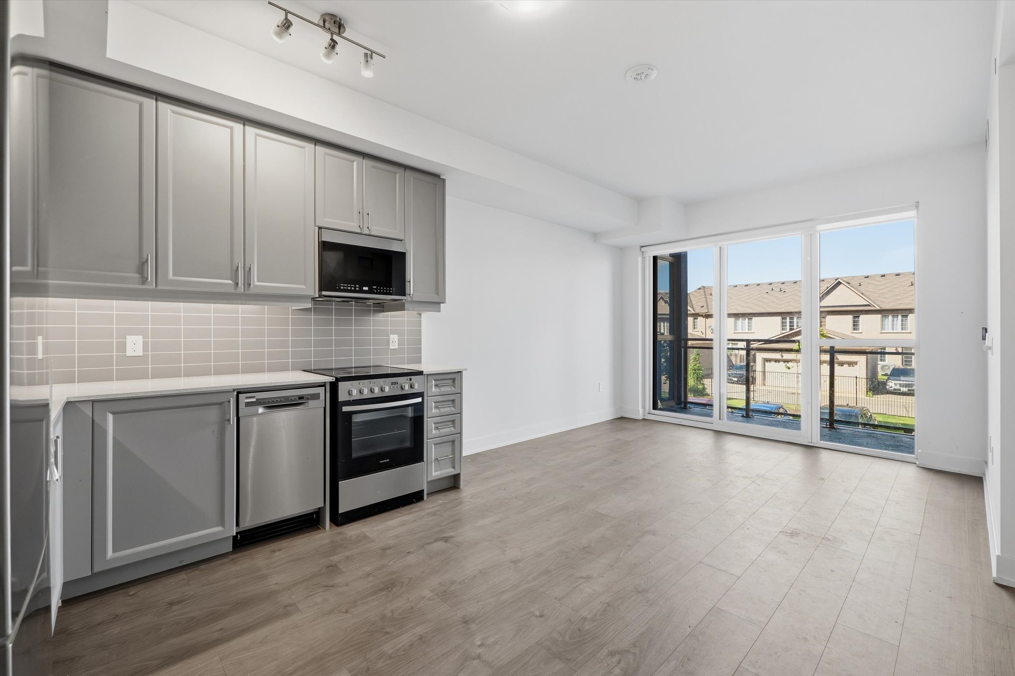 1 Br 1 Ba Condo For Rent In Oakville Located At 2343 Khalsa Gate, Oakville Ontario L6M 5R6