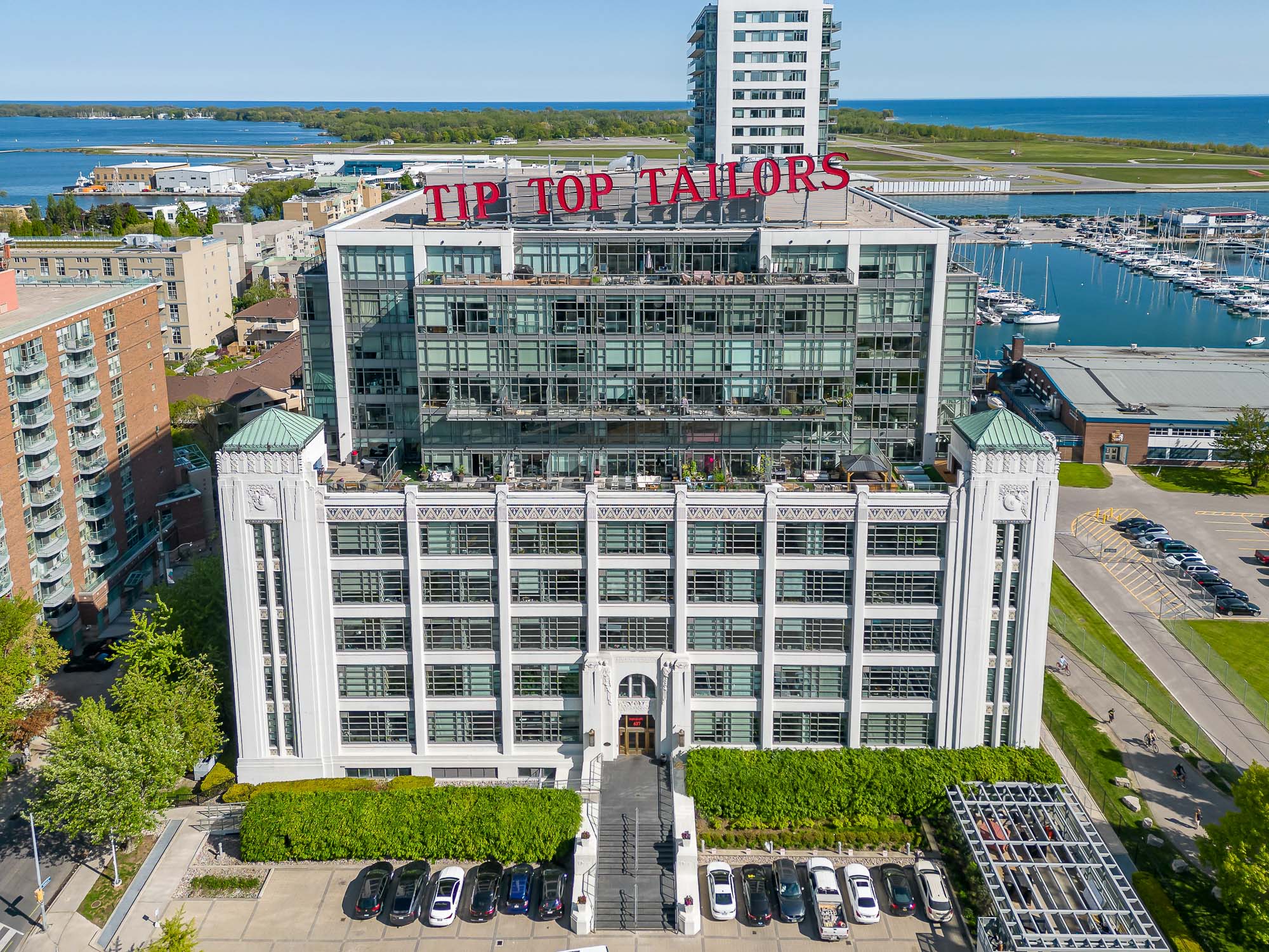 1+1Br 1 Ba Condo Loft At Tip Top Tailors Located At 637 Lakeshore Blvd W, Toronto Ontario M5V 3J6