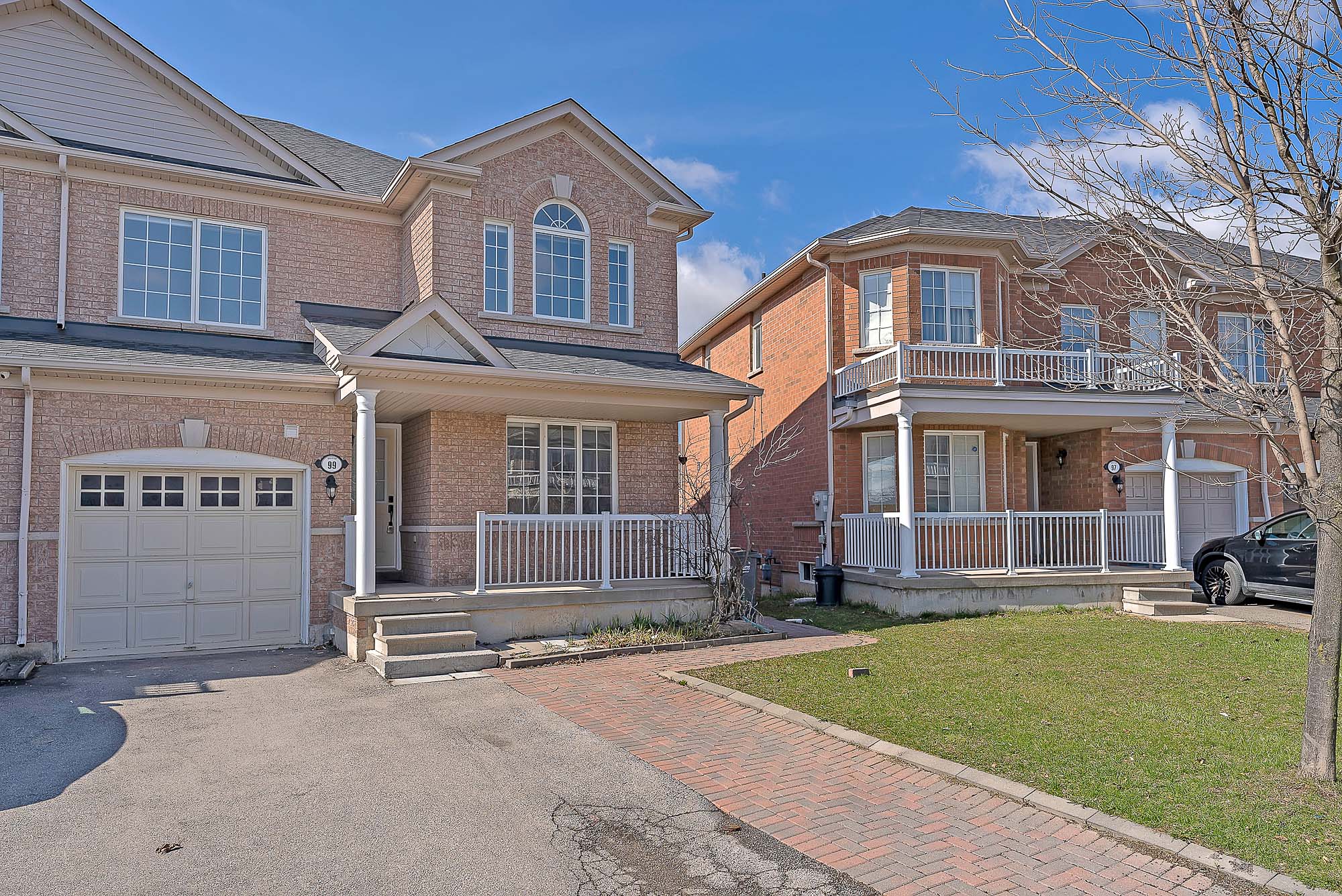 3 Br + Den 3 Ba Semi-Detached House For Rent Located At 99 Dells Crescent, Brampton Ontario L7A 2R4