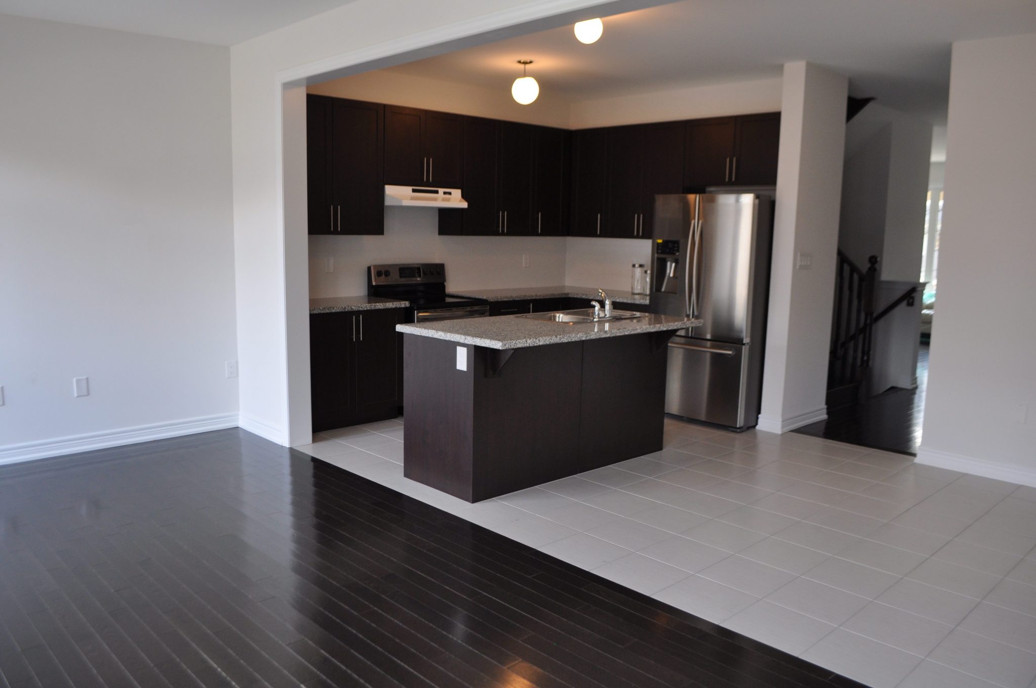Buttonwood_Property_Managament_21_Pelham_Dr._Vaughan_Kleinburg_kitchen_sideview