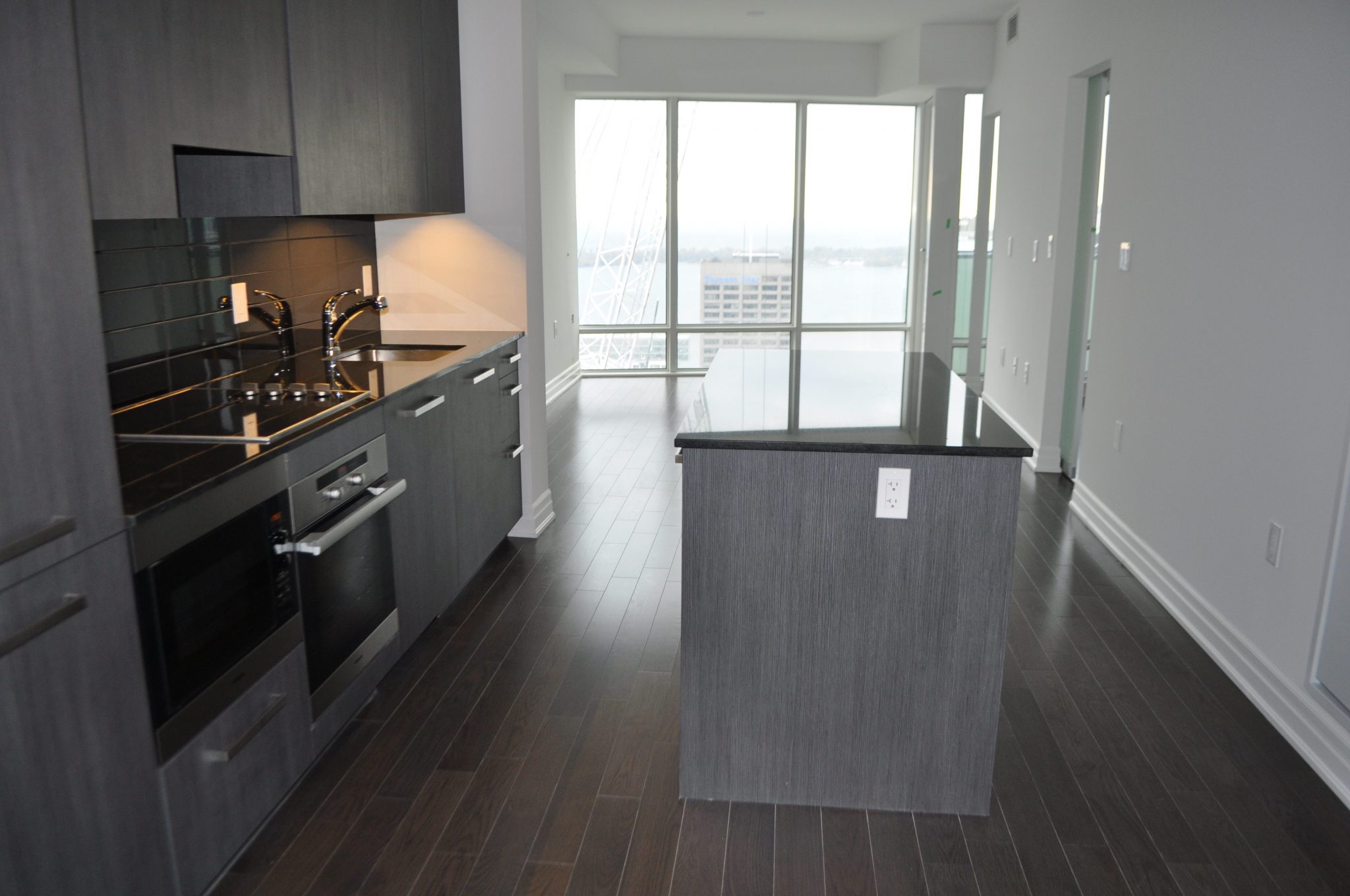 Buttonwood_Property_Management_8 The_Esplanade_Kitchen_with_Island