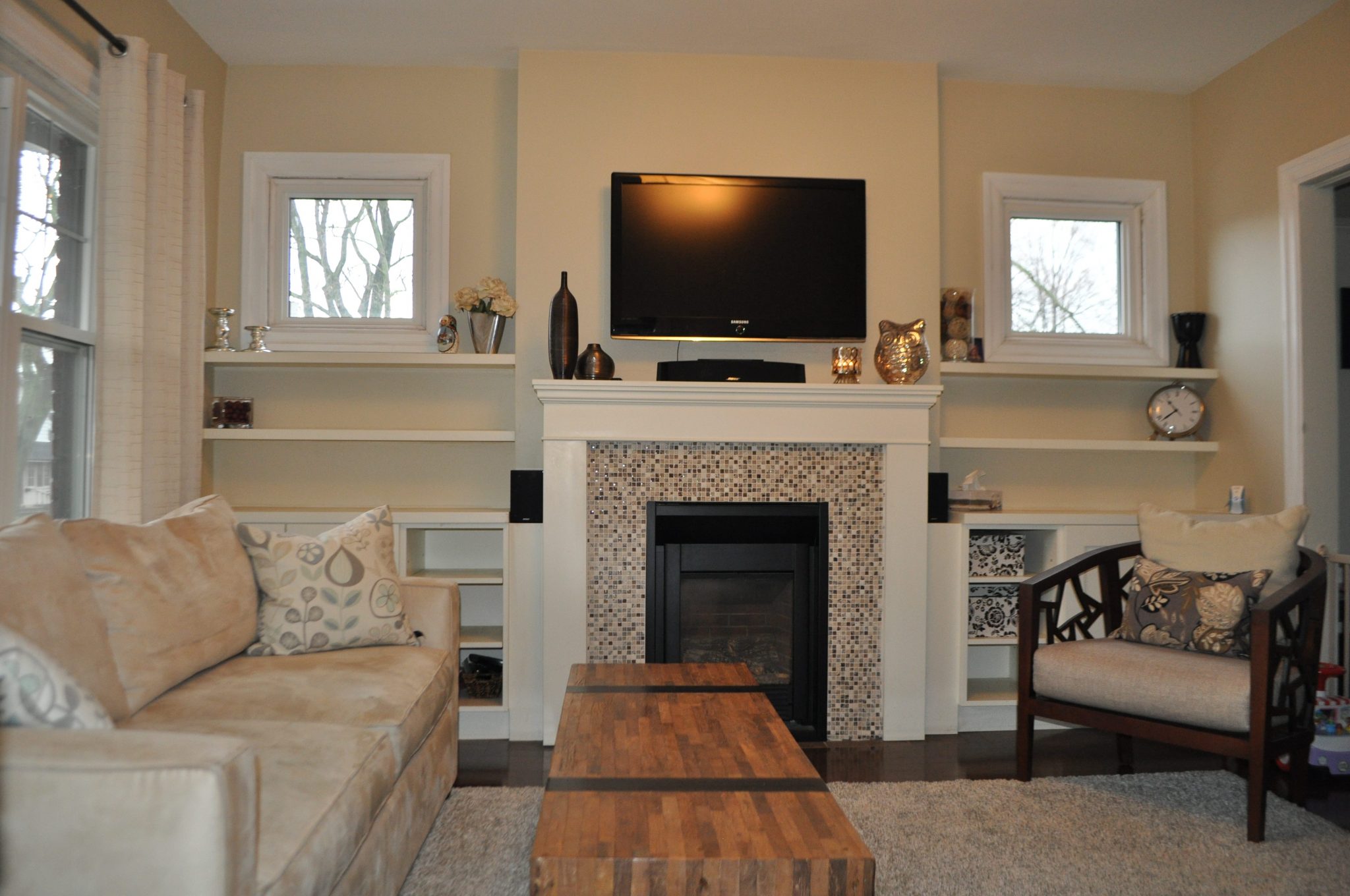 Upper_Beaches house_living_room_with_gas_fireplace (2)