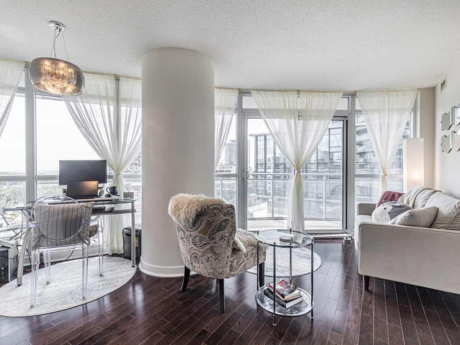 2 bed, 2 bath Condo-Harbourfront Community